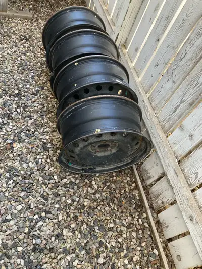 4 steel rims 18 x7.5 inch from a 2018 RAV 4. Fits 225/60R 28 tires. They are not bent or damaged and...