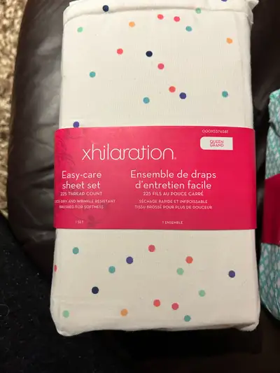 $100 chaque set de drap cotton xhilaration Housse Couette rose fuschia $120 Couette rose jaune desig...