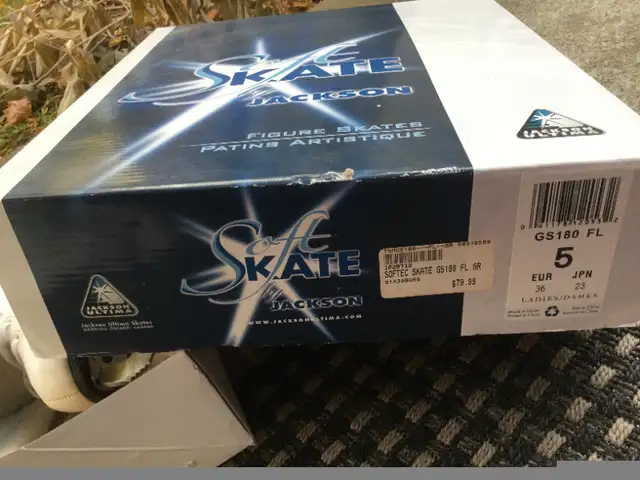 AMAZING DEAL-JACKSON Women's figure skate size 5- White in Skates & Blades in City of Toronto - Image 3