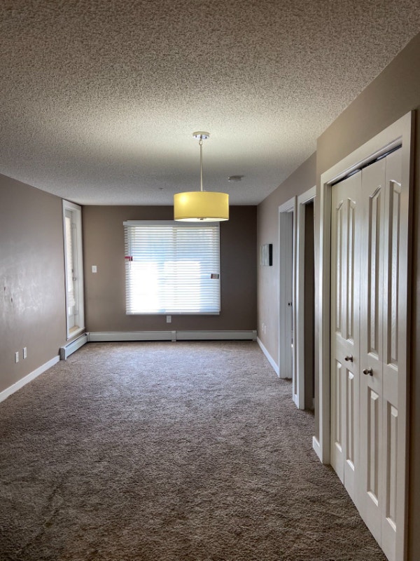 2 Bedrooms Apartment for RentWalking Distance to Stores Long Term