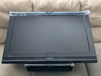 Toshiba 32AV502R Television With Remote, View more