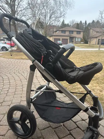 Like new stroller. Wheels and frame in good condition.