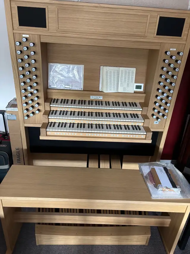 Global Organ Group in Pianos & Keyboards in Strathcona County - Image 3