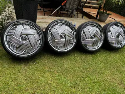 DUB CROWN SPINNER SIZE 24'' 4 CHROME WHEELZ (USED) WITH LEXANI RUBBERBAND TIRES BOLT PATERN 5X115 /...