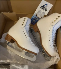 NEW Girls Jackson Competitor Figure Skates size 4.5