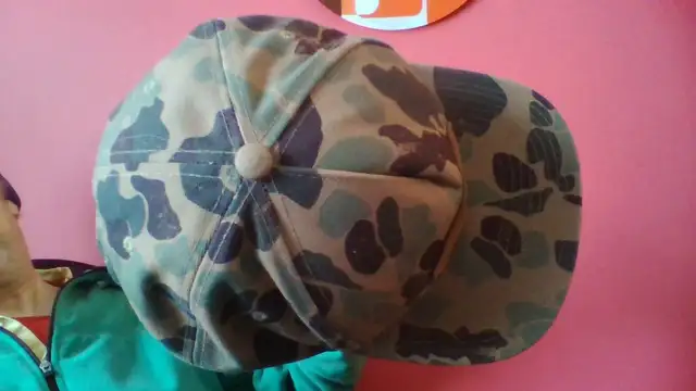 DC Cammo snap back Baseball Cap in Fishing, Camping & Outdoors in Winnipeg - Image 7