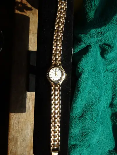 Montre femme Genèva vintage, View more