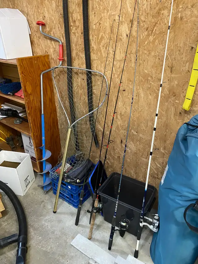 Fishing Rods and Net in Fishing, Camping & Outdoors in Muskoka - Image 5