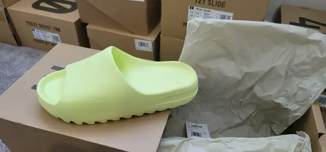 Yeezy Slide Glow Green size 12 brand new (won on CONFIRMED) in Men's Shoes in Markham / York Region - Image 3