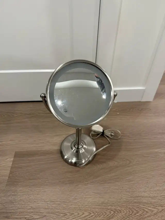 Lighted Vanity Mirror in Home Décor & Accents in Calgary - Image 3