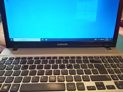 Laptop SAMSUNG NP300E5E . Core-i5... Windows 10 PRO . i5-3230M C, View more