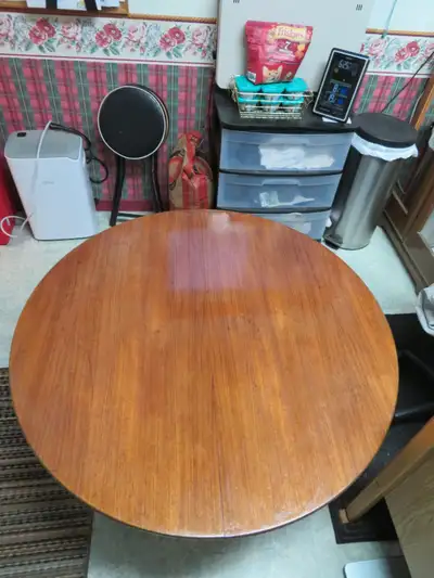 42 inch diameter 21 inches high large round solid wood made in Sweden coffee table. Its in excellent...