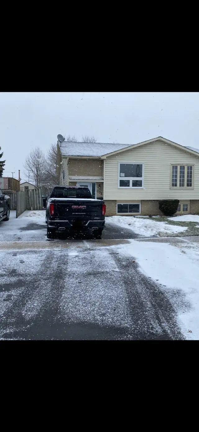 2 Bed 1 Bath upper unit - Oshawa