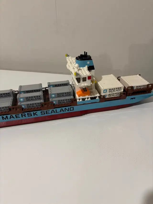 Lego - 10152 Maersk Sealand Container Ship in Toys & Games in Ottawa - Image 6