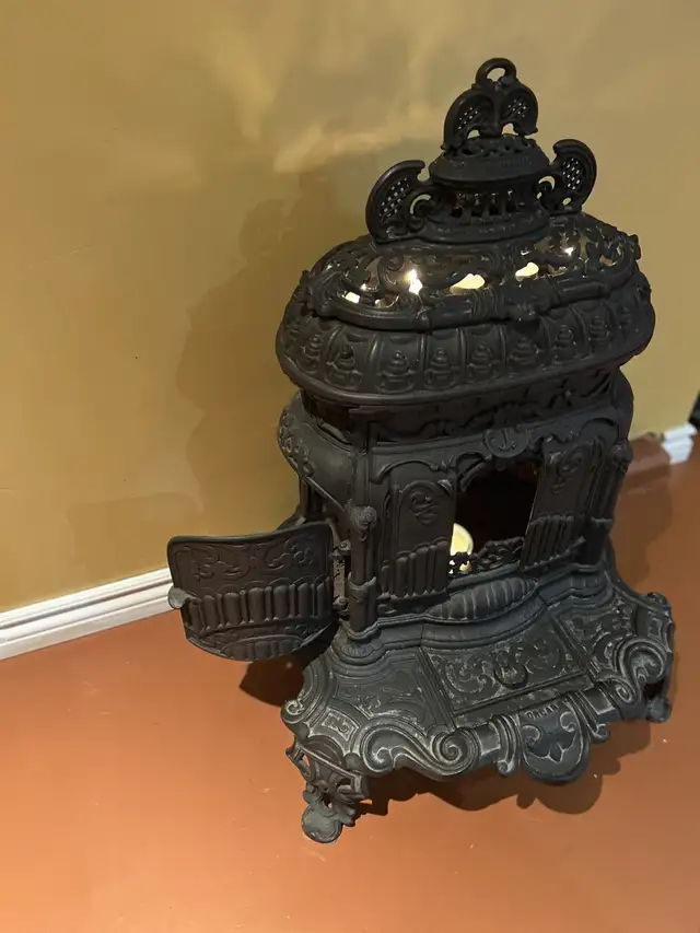 Antique cast iron parlour stove in Stoves, Ovens & Ranges in Dartmouth - Image 4