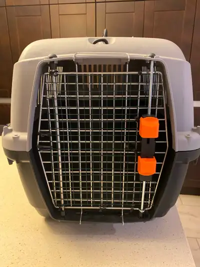 This Bracco Travel 3 pet carrier is in great shape and ready for your furry friend's next adventure!...