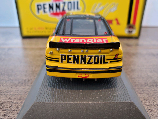 1:43 Diecast Revell 1998 Monte Carlo Nascar Steve Park #1 Penzoi in Arts & Collectibles in Kawartha Lakes - Image 4