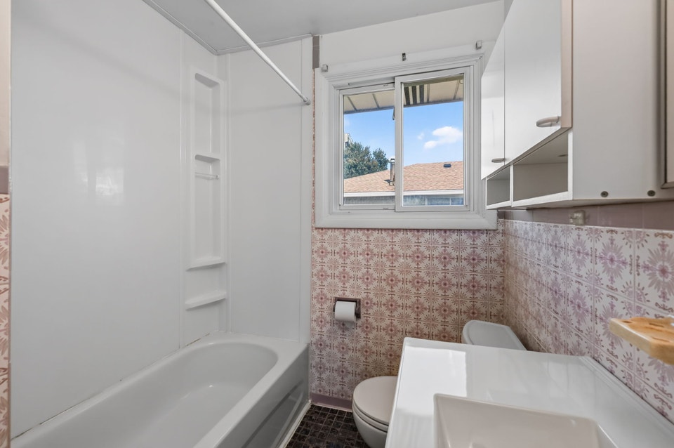 3 bedroom apartment in Copeland Park! 2 Parking 5