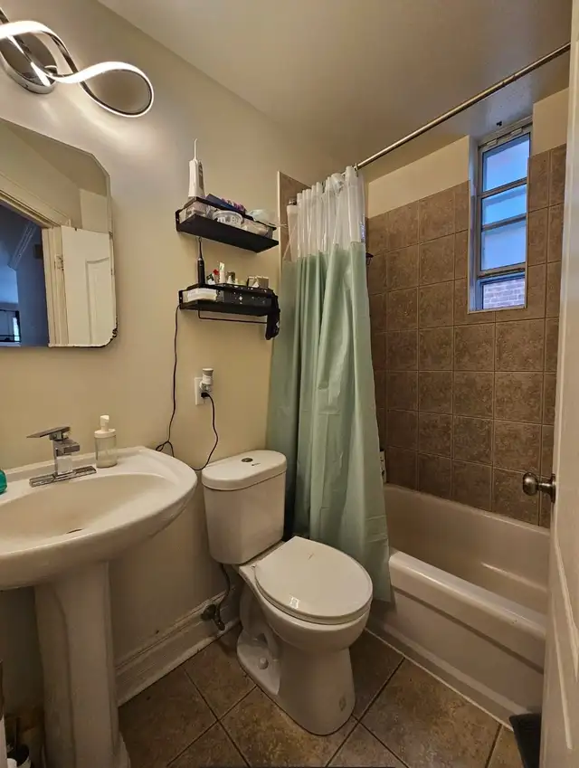 Room for rent in Room Rentals & Roommates in City of Toronto - Image 3