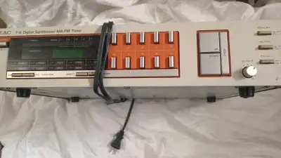 TEAC T-9 Tuner Digital Synthesizer AM/FM Tuner, View more