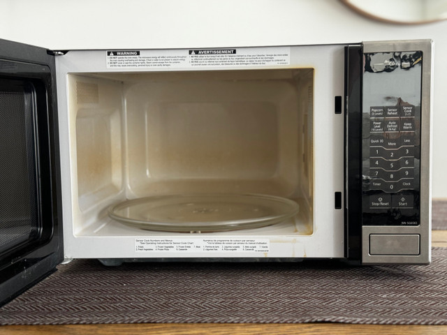Panasonic Microwave NN-SG6565 in Microwaves & Cookers in Oakville / Halton Region - Image 4