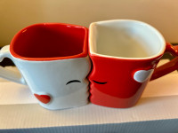 Coffee cups / kissing mugs set new open Box 