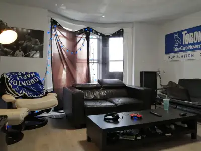 The apartment has a living room, kitchen, 1 bedroom, laundry and 4 piece bathroom on the second floo...