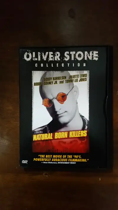 Je vends le DVD du film Natural Born Killers d'Oliver Stone. Le DVD est en bon état. Si vous êtes in...