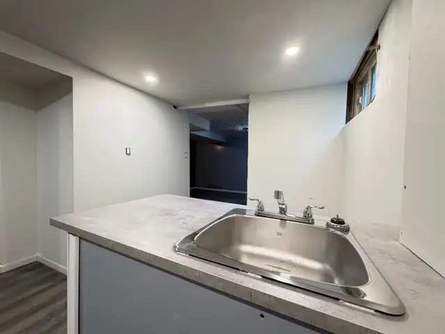 FOR SALE in Houses for Sale in London - Image 15