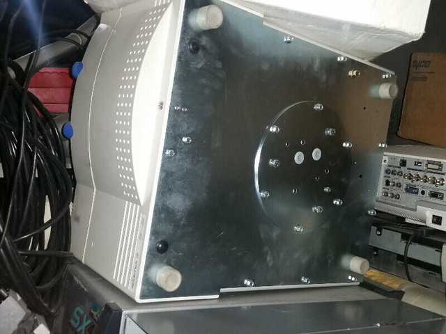sigma 2-5 centrifuge $500 also have ton of other lab equipment S dans Autre  à Ville de Montréal - Image 3