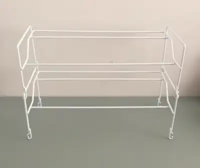 Etagère métallique à 2 étages pour chaussures. Les 2 étages peuvent être séparés. 22" x 9" x hauteur...