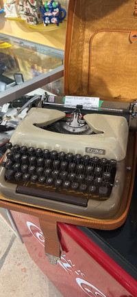Erica Portable Typewriter 