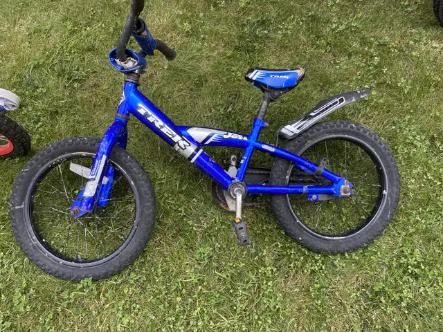 two kids bikes with one new tire in Kids in Windsor Region - Image 4