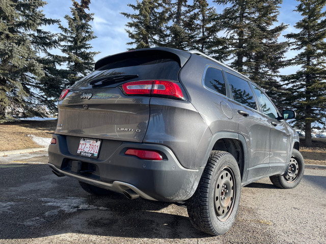 Jeep Cherokee Limited 4WD 2014 - LOADED - Reduced Price in Cars & Trucks in Calgary - Image 4