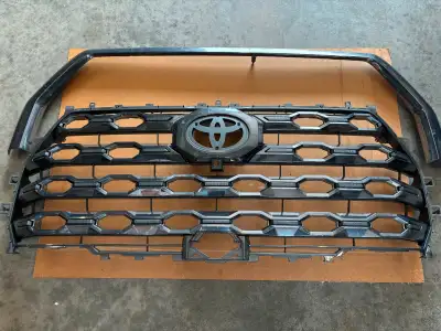 Grille & surround in smoked chrome from a 2024 Toyota Tundra Platinum( got mine colour matched)