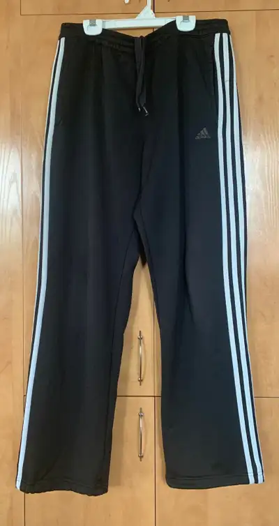 Jack&Jones, L’Équipeur, Simons… MEDIUM comme neufs 5 à 15$ ch -D, View more