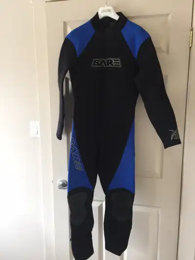Wetsuit BARE, 2 pièces 5-10 mm avec cagoule intégré, View more