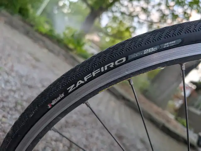 Trek 1200 Road Bike Candy Red in Road in City of Toronto - Image 6