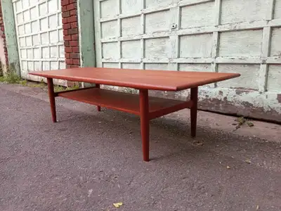 Table de salon scandinave en teck MCM des années 60 authentique, View more