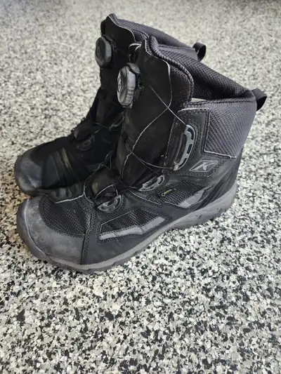 2020 Version. Size 12. I am a 13 shoe, but opted for the 12 in this boot as it gave a more snug fit...