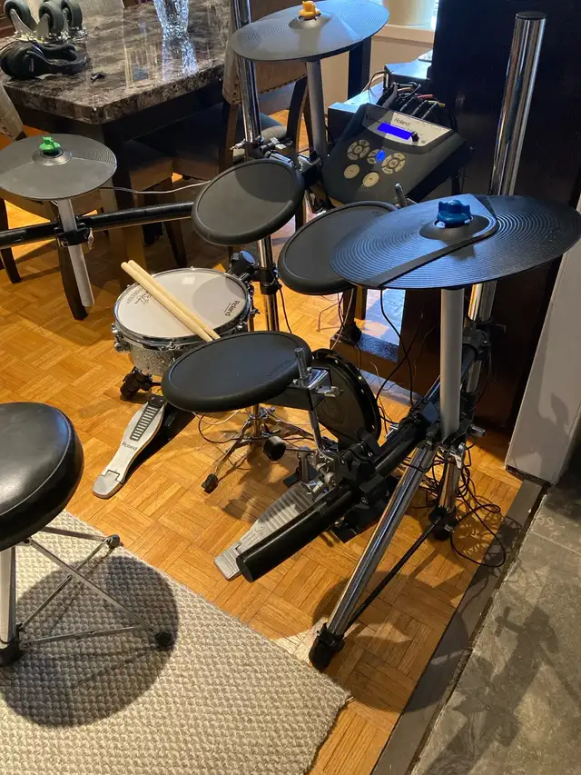 Roland TD6V V drum set in Drums & Percussion in Markham / York Region - Image 4