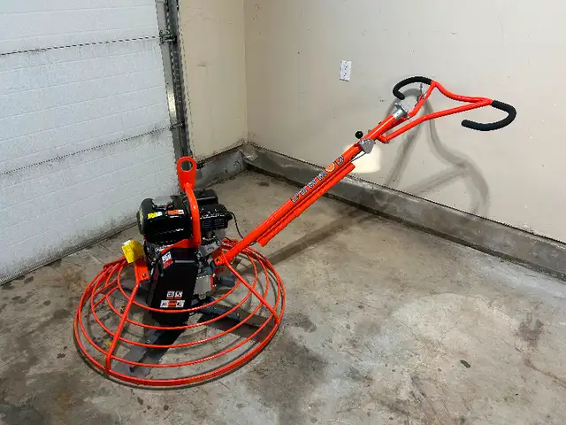 Conmec CT436 Walk Behind Power Trowel in Power Tools in Belleville - Image 2