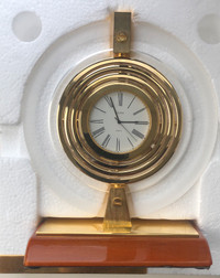 Bulova B2891 brass gold tone desk clock NEW