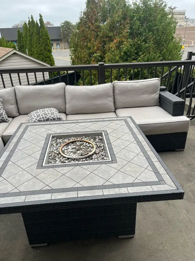 outdoor furniture and fireplace in Patio & Garden Furniture in City of Montréal - Image 4