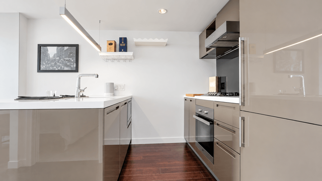 Furnished Luxury 1BR at TELUS Garden | 28th Floor | Pool + Gym