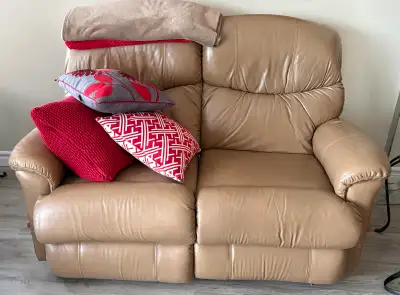 Causeuse inclinable et fauteuil berçant plus inclinable, View more