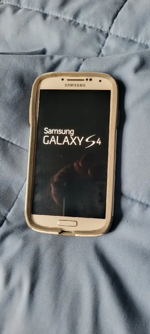 Samsung Galaxy S4 smartphone/charger/USB cable/case/+2 batteries in Cell Phone Accessories in Windsor Region - Image 4