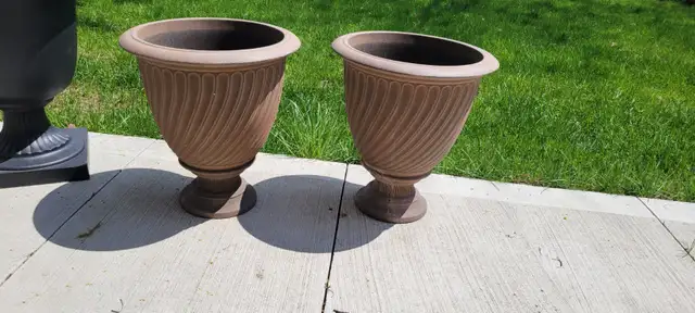 Planters METAL, CERAMIC, PLASTIC, MANY KINDS OF DECORATION VASES in Plants, Fertilizer & Soil in Mississauga / Peel Region - Image 2