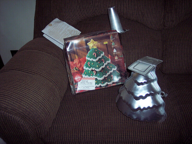 3D Stand up Cake Tins, 2 Teddy Bears, Pumpkin/Jack-o-lantern, an in Hobbies & Crafts in Chatham-Kent - Image 3