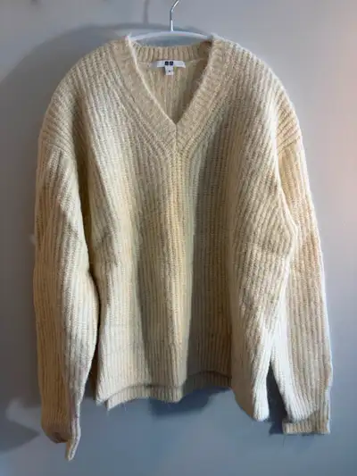Uniqlo Chunky Brushed V-Neck Knit Sweater (Cream / Off-White) –, View more